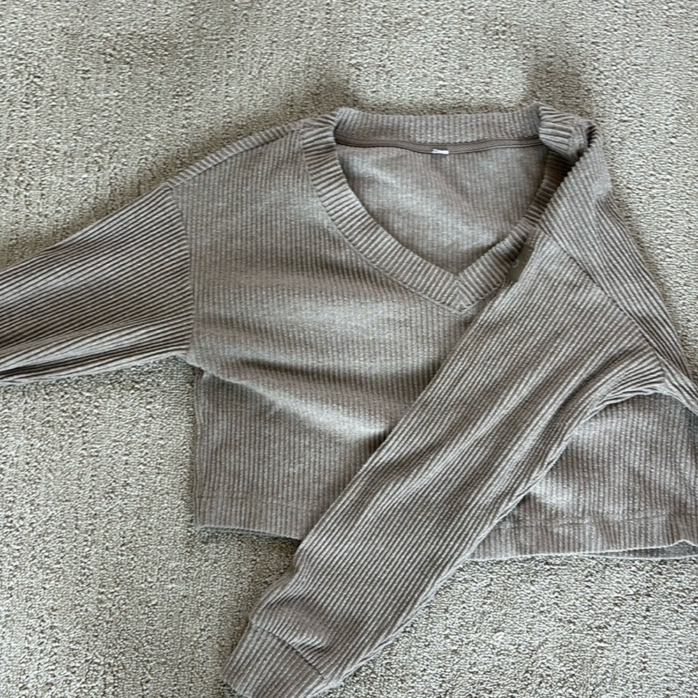Alo Sweater size small